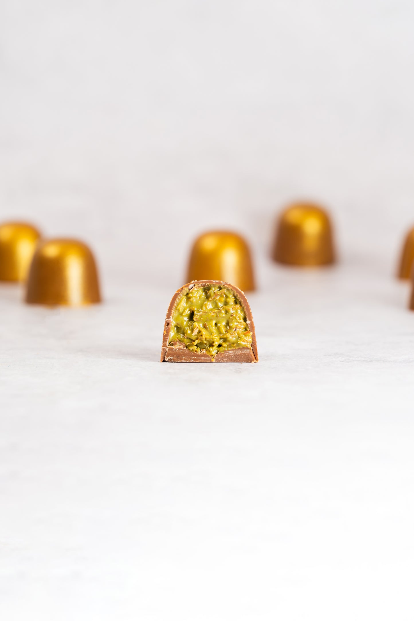 Dubai Style Bonbons – 9 Pieces – 45% Pistachio & Knafeh Filling with Crispy Kataifi Pastry – Gold Edition